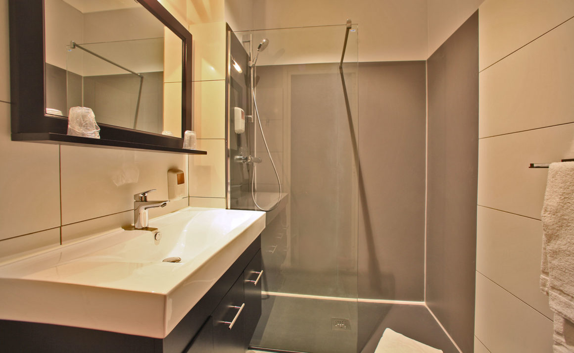 Salle de bain, Chambre Confort Double ou Twin au Grand Hôtel des Bains