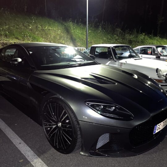De belles autos au Domaine Des Bains